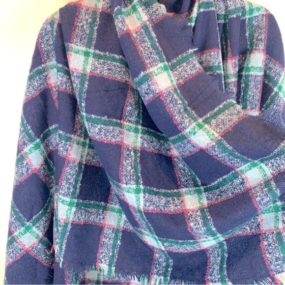 Just Cozy NWT Navy Blue Plaid  Tartan Blanket Scarf - Picture 3 of 7